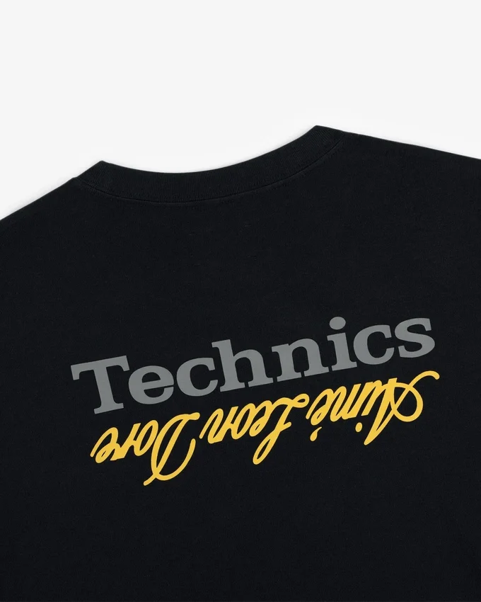 ALD / T-shirt med Technics-logotyp