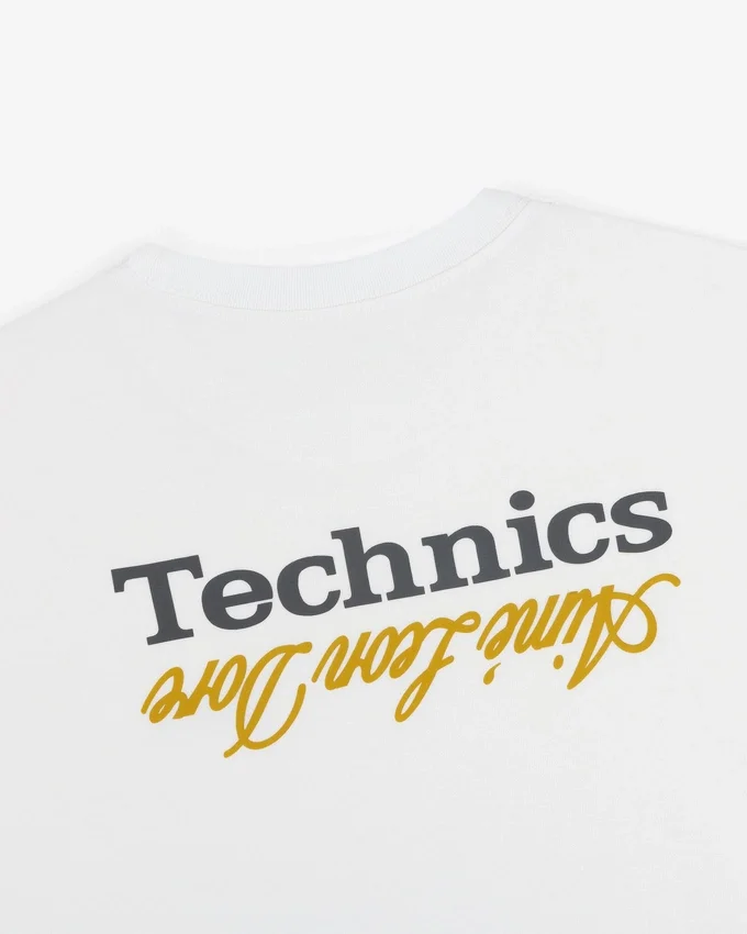 ALD / T-shirt med Technics-logotyp