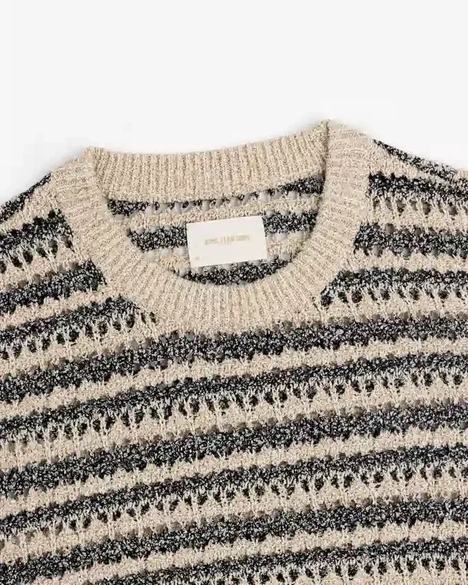 Bouclé-tröja med rund hals och öppen stickning