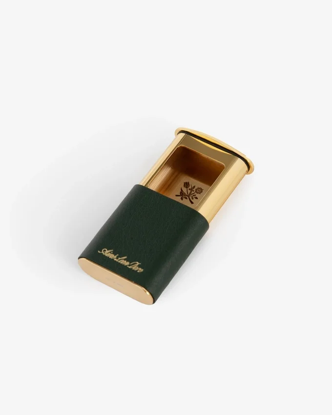 Bärbar askkopp i läder med Queens Crest-motiv