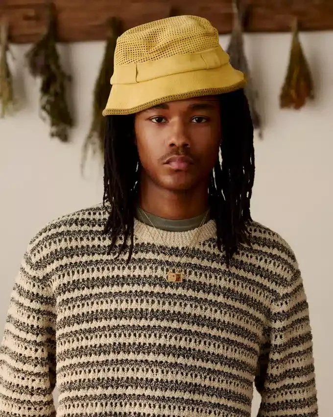 Buckethat i perforerad mocka