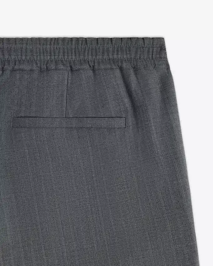 Byxor med elastisk midja och nålstreck