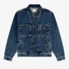 Jeansjacka i truckerstil