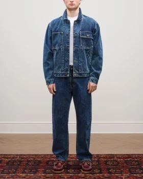 Jeansjacka i truckerstil