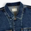 Jeansjacka i truckerstil