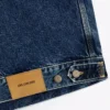 Jeansjacka i truckerstil