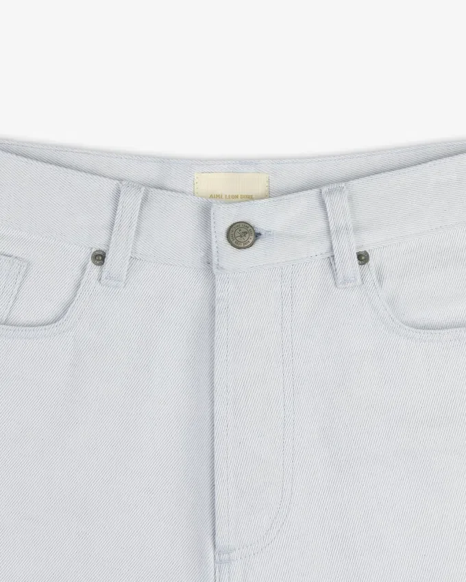 Ljusblå jeansshorts