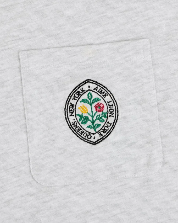 T-shirt med botaniskt emblem på fickan