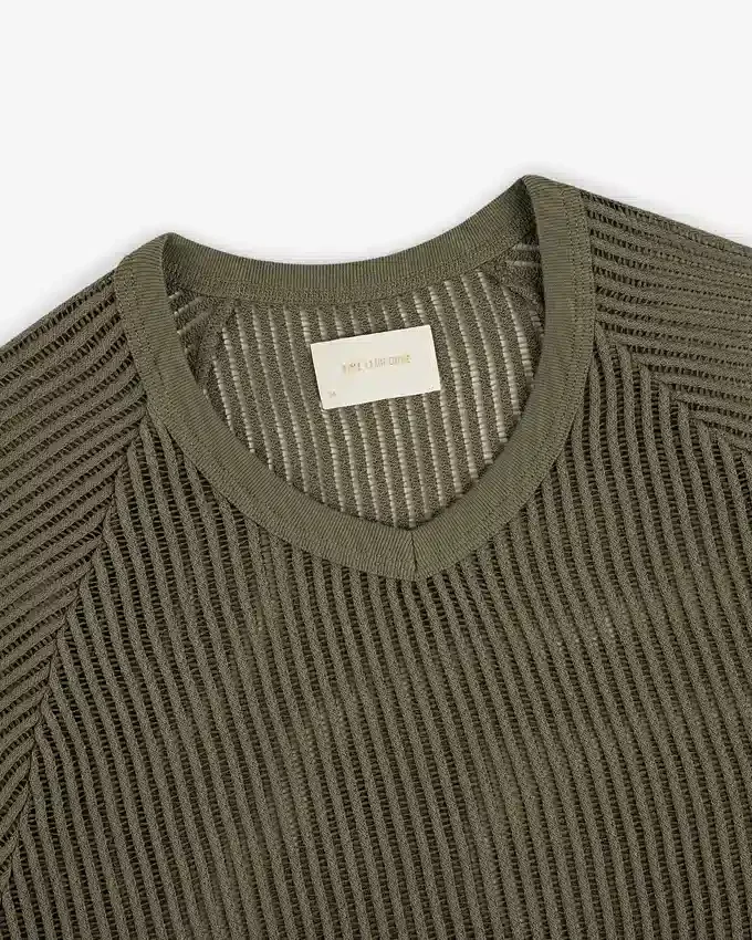 T-shirt med V-ringning i mesh